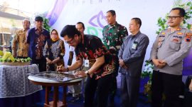 Bupati Kudus HM Hartopo meresmikan pasar sayur dan buah Saerah. foto: Ist
